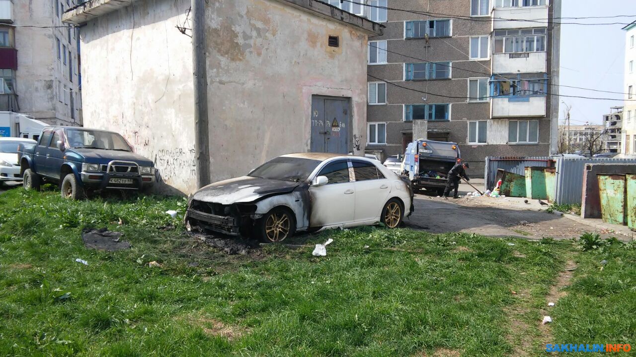 Холмчане, паркующие на ночь во дворах свои автомобили, рискуют остаться без  них. Сахалин.Инфо