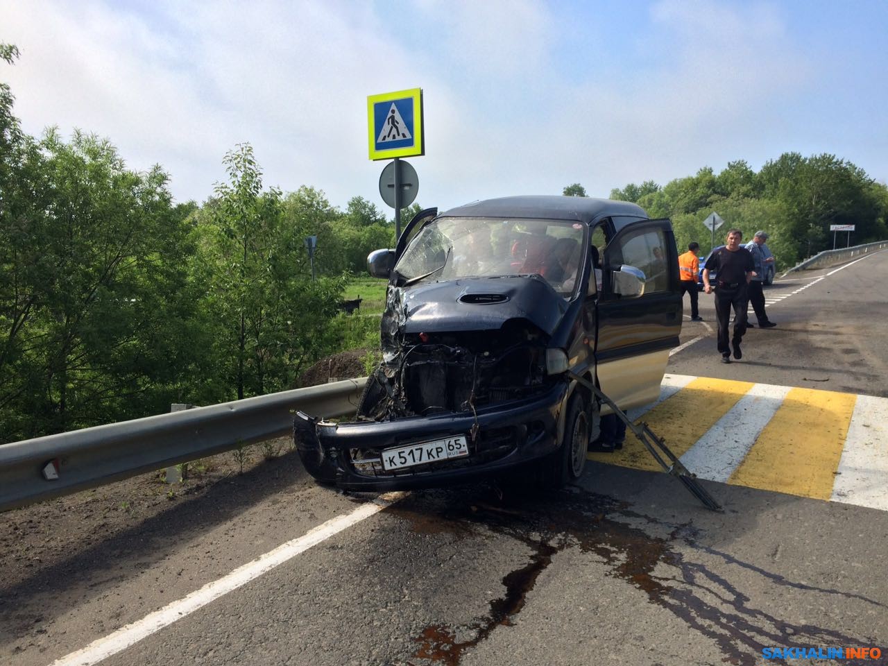 В Поронайском районе водитель Mitsubishi Delica, уходя от столкновения с  пешеходом, врезался в Toyota Surf. Сахалин.Инфо