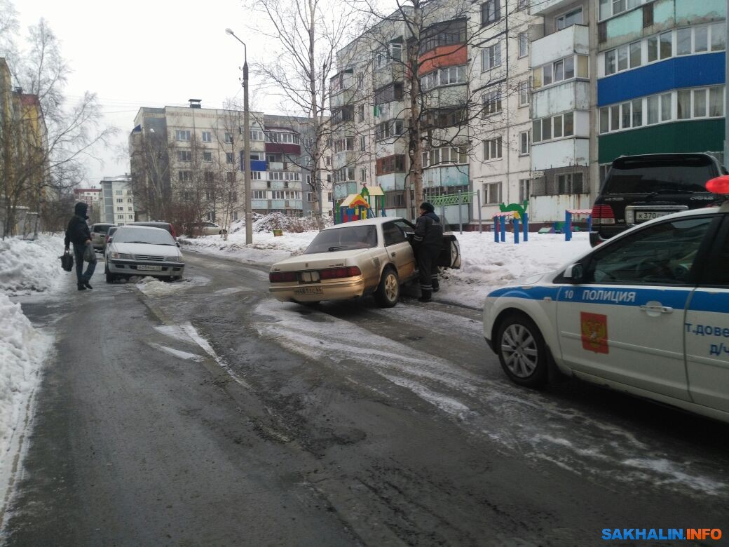 Ночного гонщика задержали сотрудники ДПС во дворе дома по улице Ленина в  Южно-Сахалинске. Сахалин.Инфо