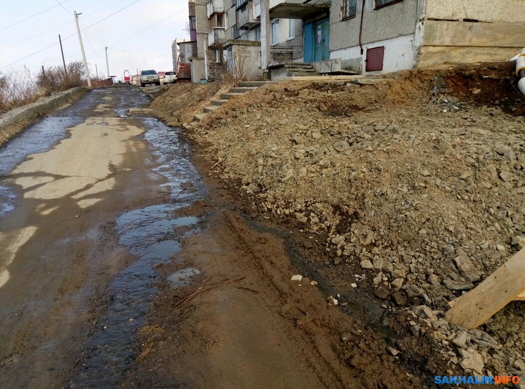 Жители улицы Капитанской в Холмске с нетерпением ждут возвращения  подрядчика. Сахалин.Инфо