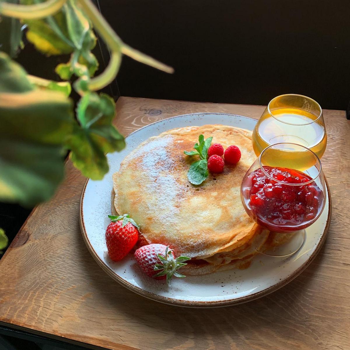 Гастробар Yummy встречает Масленицу бесплатными блинами и скидками на  бизнес-ланчи. Сахалин.Инфо