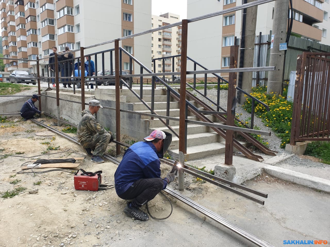 Мэрия не согласовывала установку ограждения в 13а микрорайоне, которое  мешает жильцам ЖК 