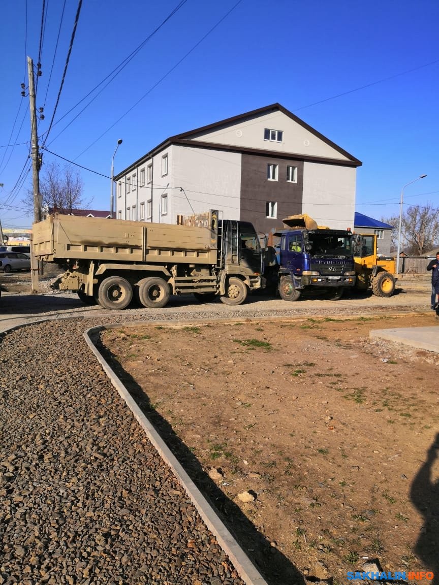 Двор на Сахалинской, 147 в областном центре так и не отремонтируют до конца  года. Сахалин.Инфо