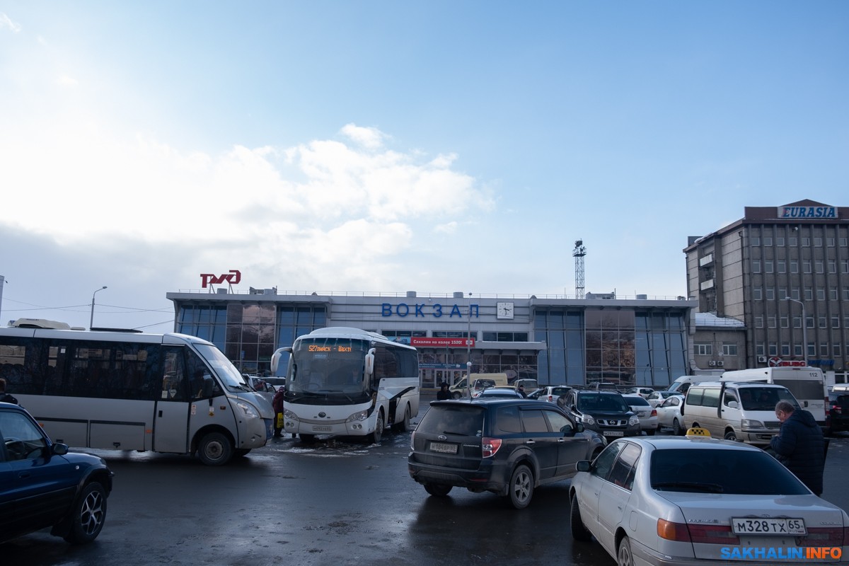 Привокзальную площадь в Южно-Сахалинске хотят закрыть для движения личного  транспорта. Сахалин.Инфо