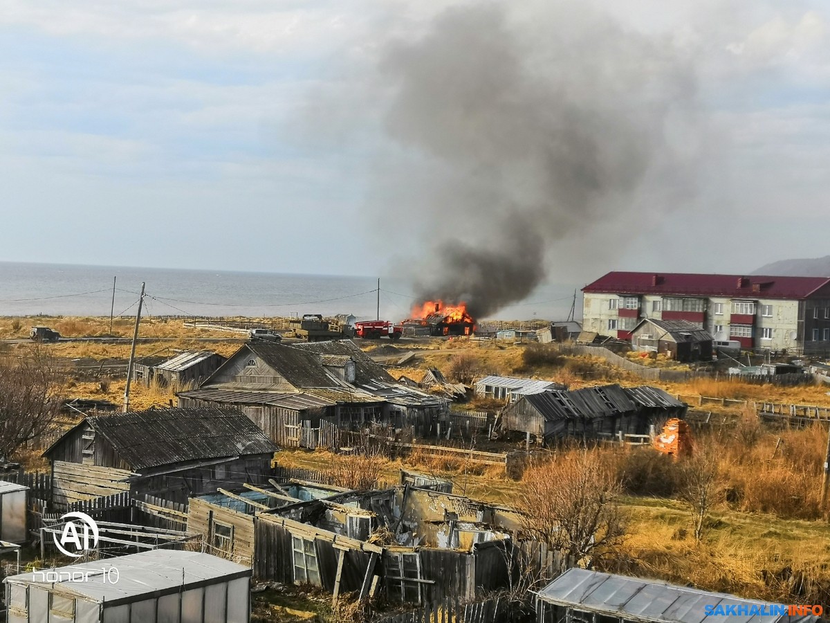 В селе Лесогорском сгорел рыбацкий дом. Сахалин.Инфо