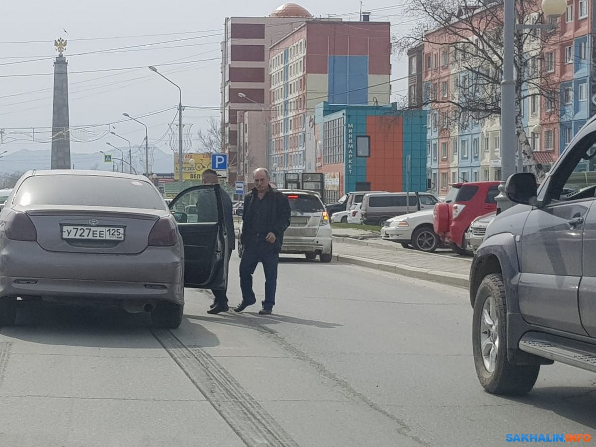 В Южно-Сахалинске автомобилист слегка наехал на пешехода. Сахалин.Инфо