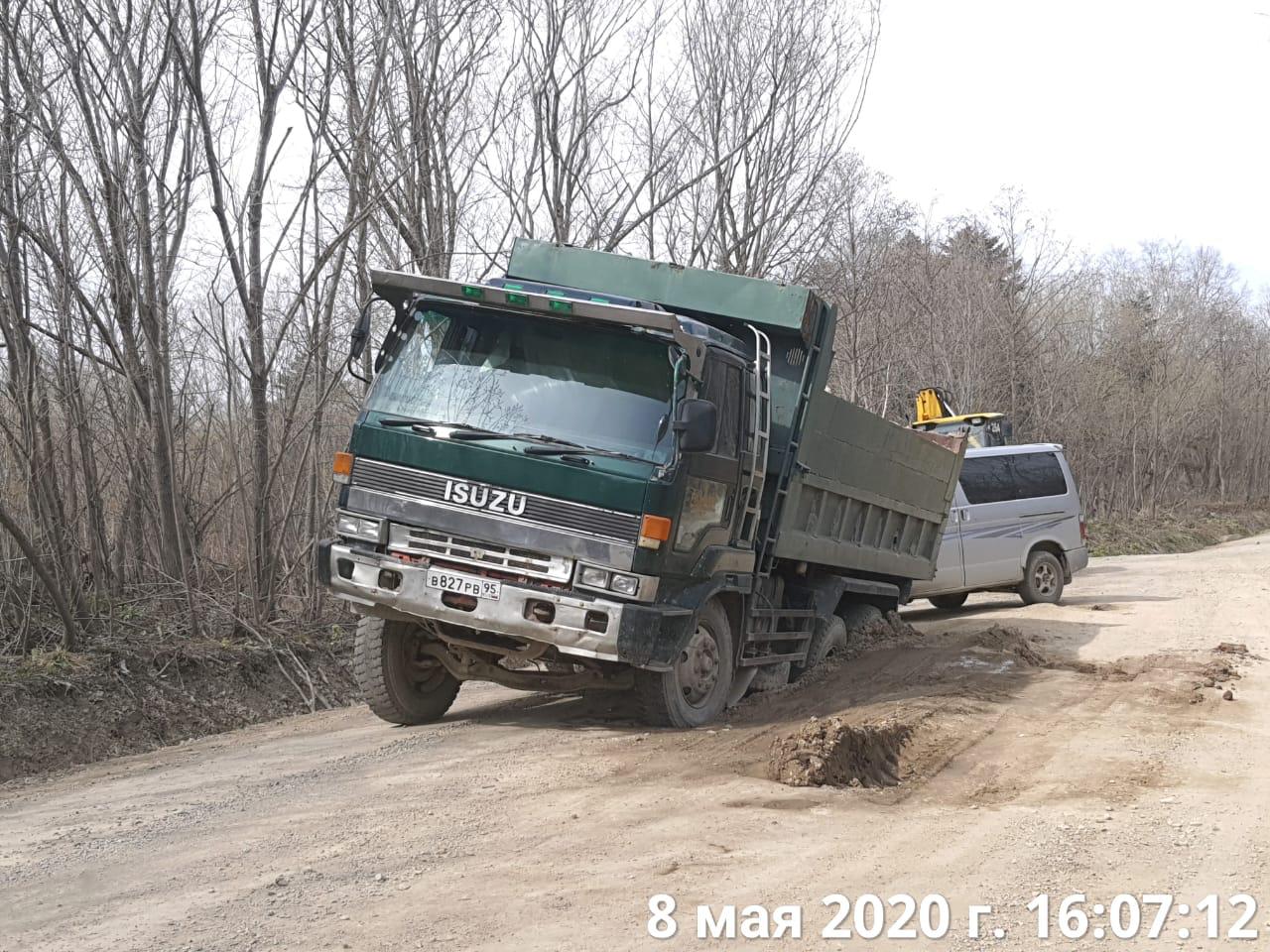 Водителей большегрузов просят не портить грунтовые дороги Южно-Сахалинска.  Сахалин.Инфо