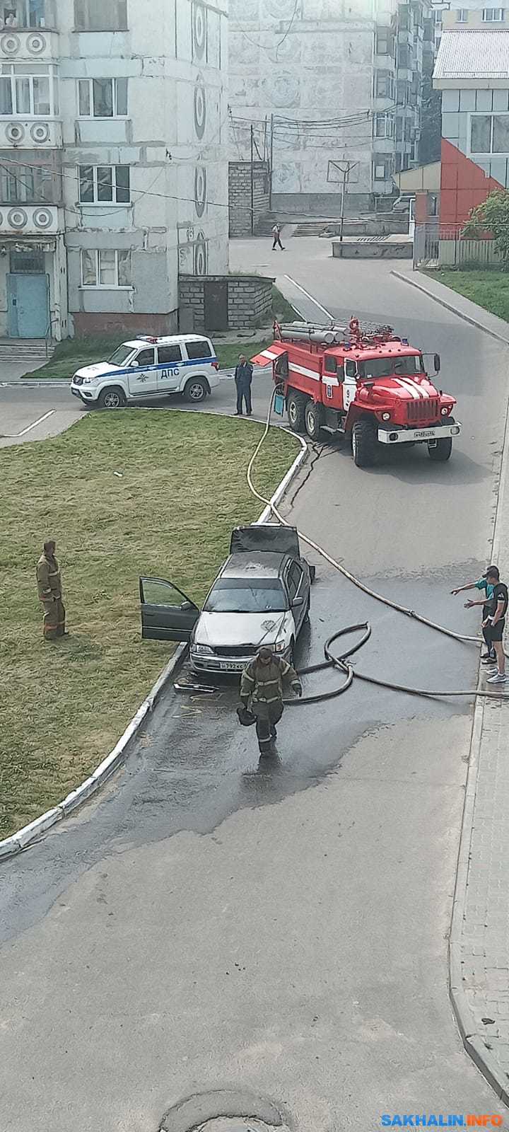 В Охе потушили автомобиль. Сахалин.Инфо