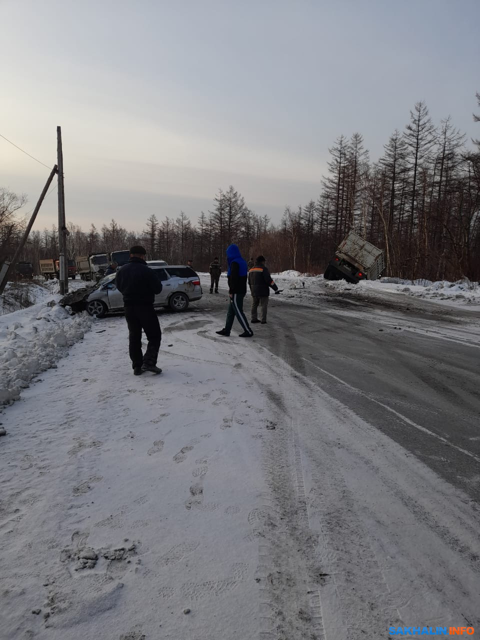 Спасатели достали водителя из 