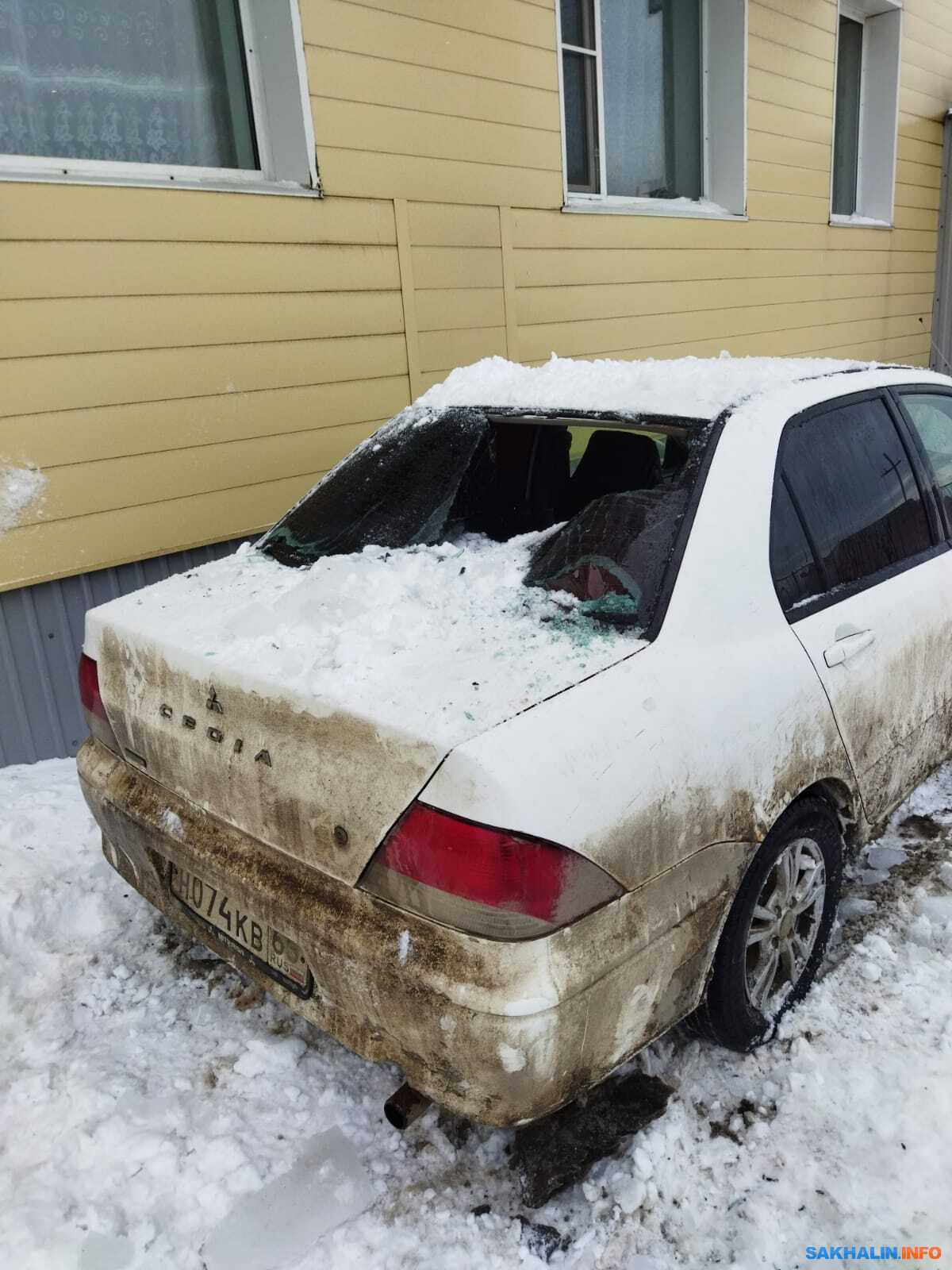 Лавины с крыш и песок с водой — на Сахалине из-за расчистки не решают  коммунальные проблемы. Сахалин.Инфо