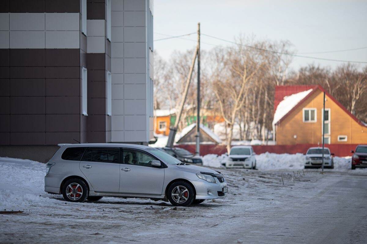 Южносахалинцам напоминают, что на газонах нельзя парковаться даже зимой.  Сахалин.Инфо