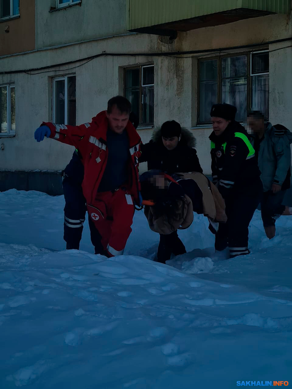 Южносахалинка выпала из окна дома на Амурской. Сахалин.Инфо