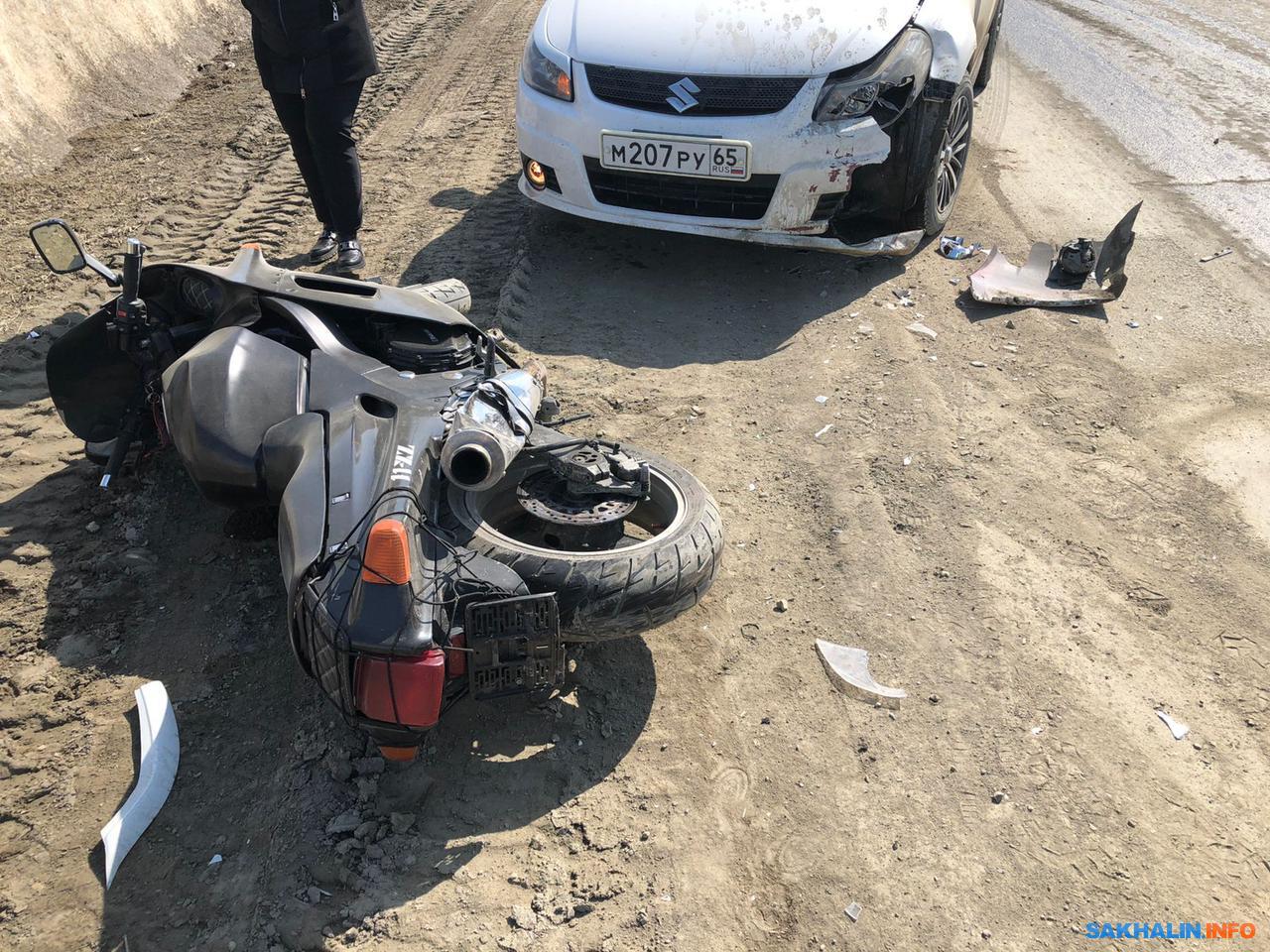 В Южно-Сахалинске мотоциклист чуть не разбился, объезжая полицейского.  Сахалин.Инфо