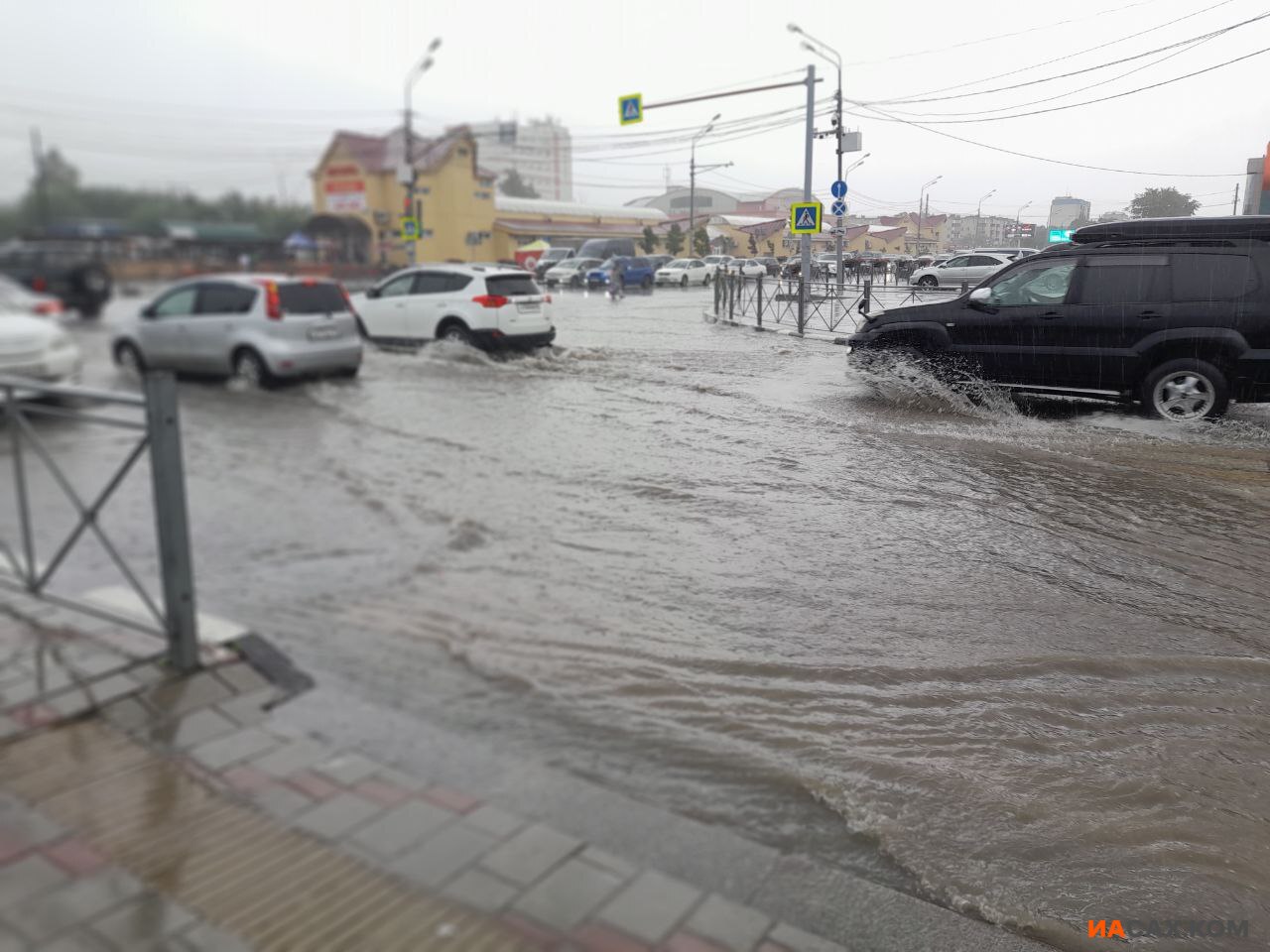 В Южно-Сахалинске ливень затопил дороги. Сахком — новости Сахалина и Курил