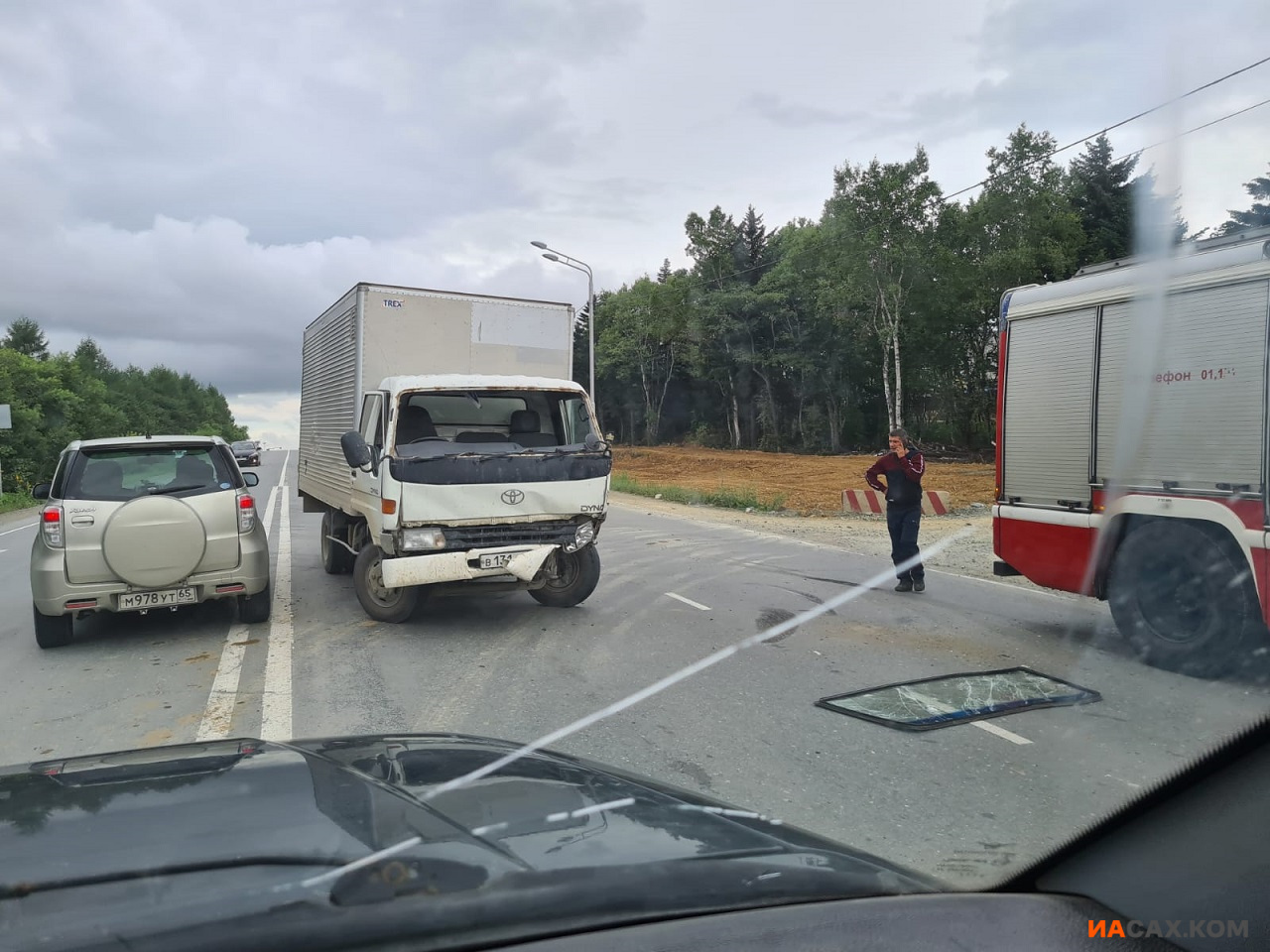 Грузовичок и пожарный автомобиль столкнулись на выезде из Южно-Сахалинска.  Сахком — новости Сахалина и Курил