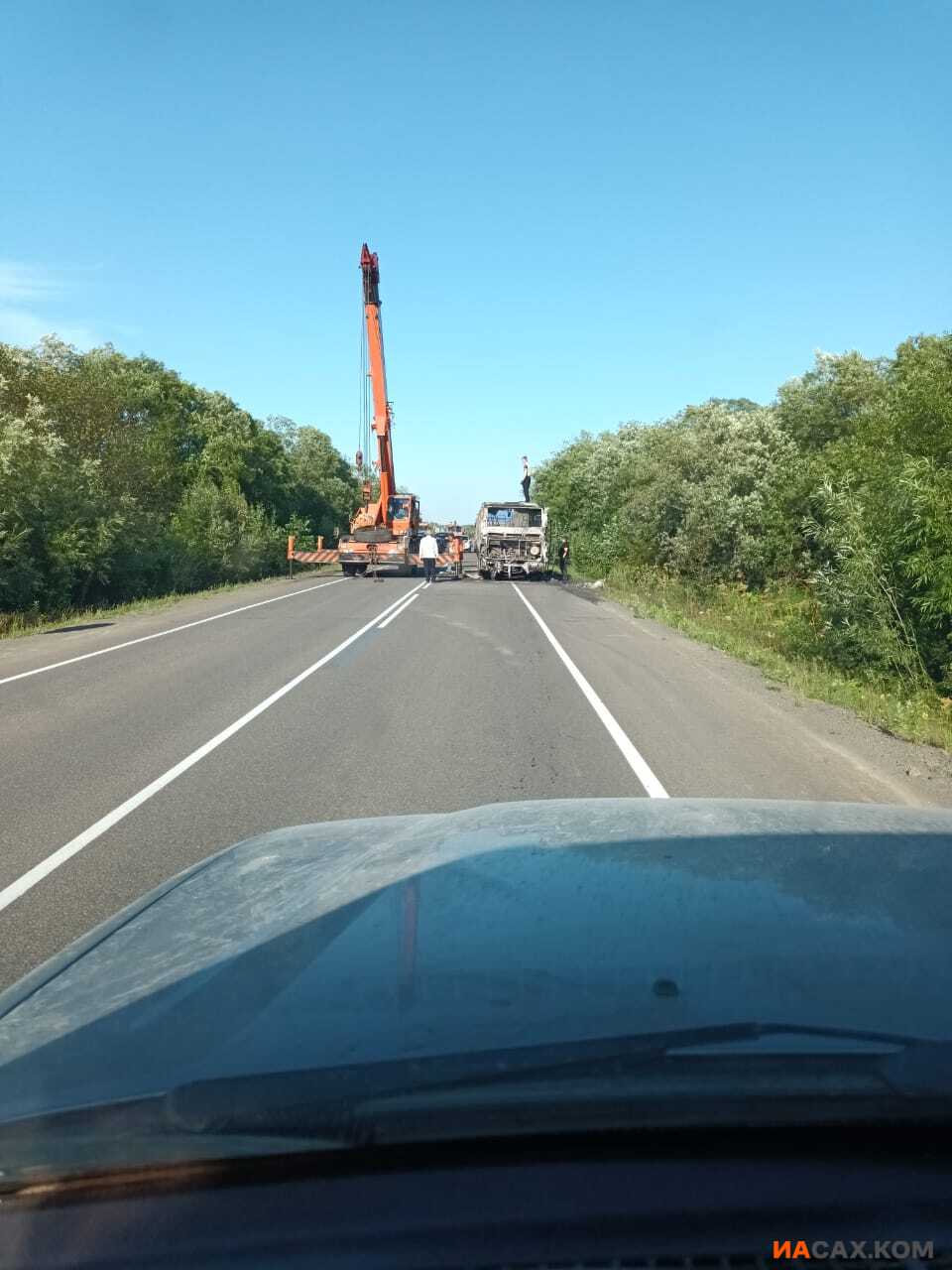 Пассажирский автобус загорелся на ходу в Поронайском районе. Сахком —  новости Сахалина и Курил