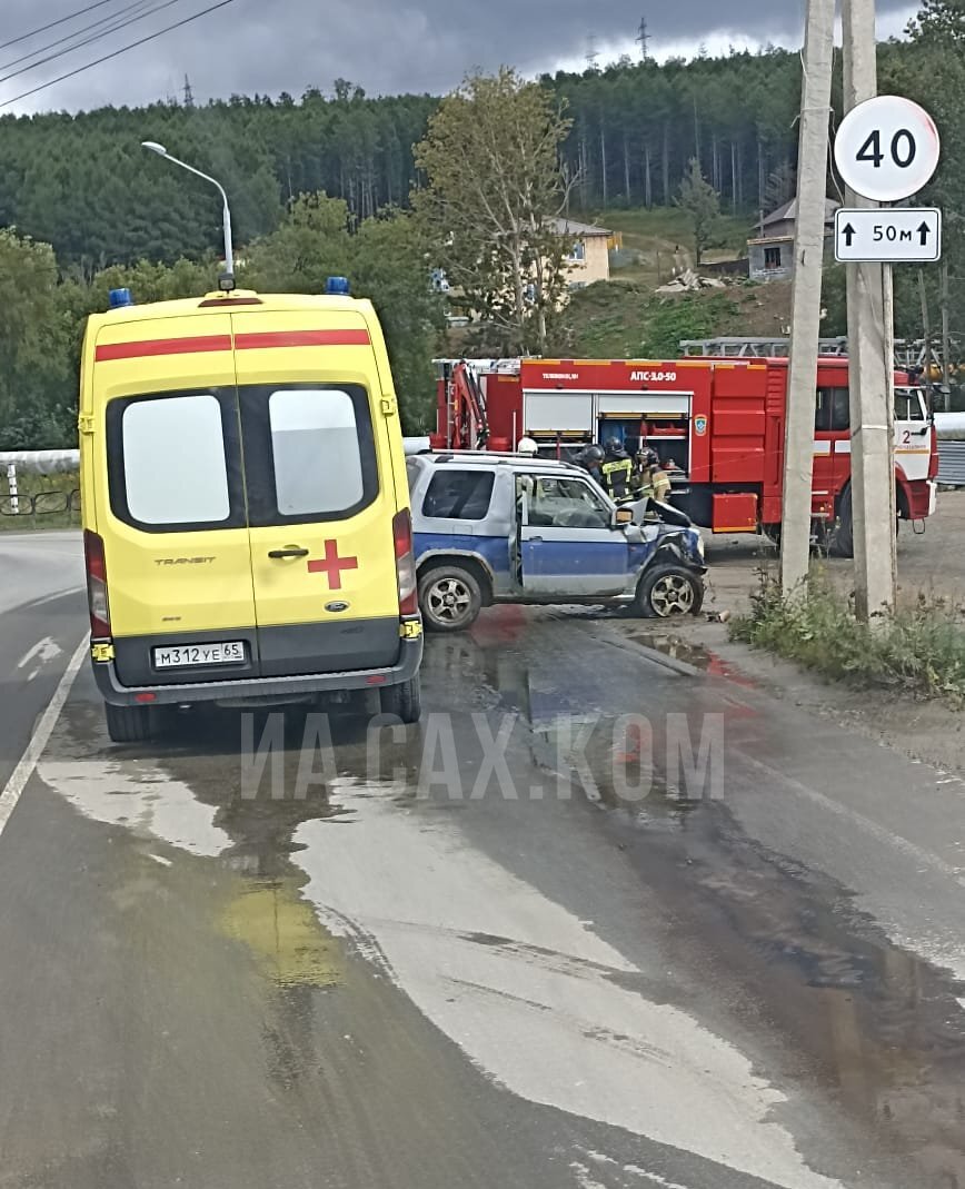 Реанимобиль приехал к месту ДТП в Южно-Сахалинске. Сахалин.Инфо