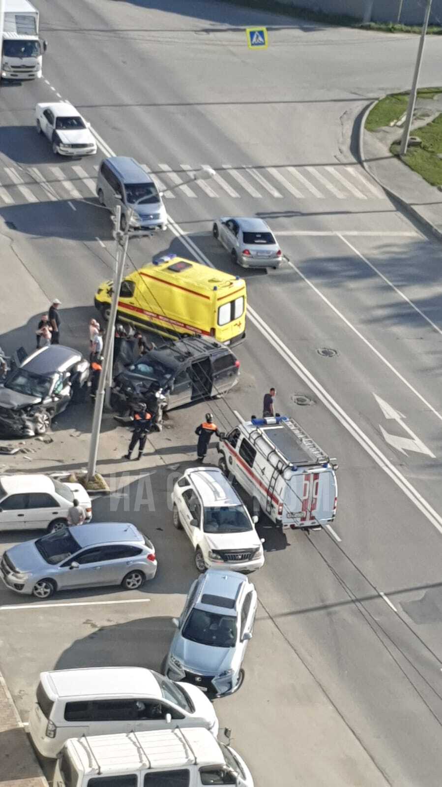 В Южно-Сахалинске на Железнодорожной произошло ДТП с тремя машинами. Сахком  — новости Сахалина и Курил