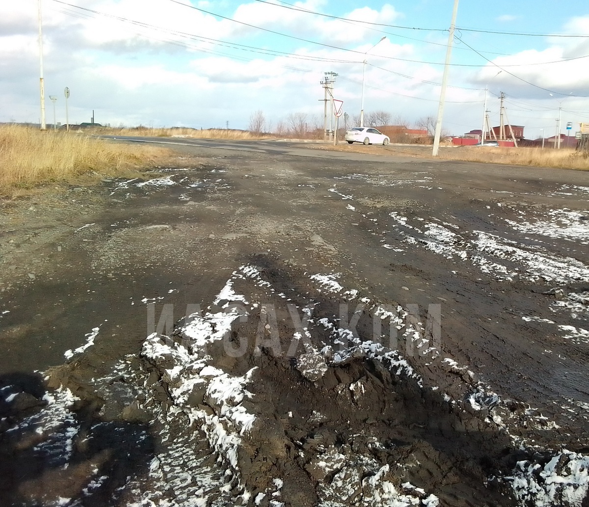 Водители автобусов устали от грязи у конечной остановки в Поронайске.  Сахалин.Инфо