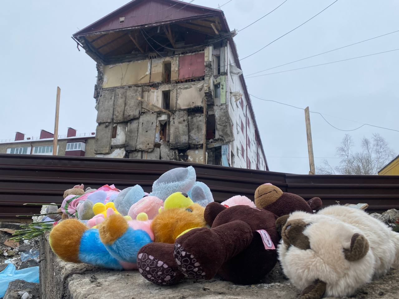 В Тымовском все еще выясняют причину взрыва в жилом доме. Сахком — новости  Сахалина и Курил