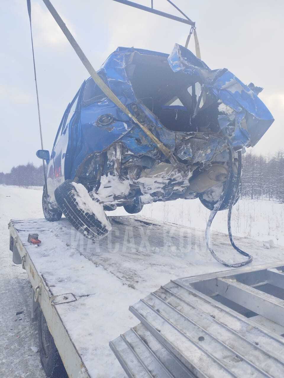 Сахалинка не учла гололедицу и врезалась в 