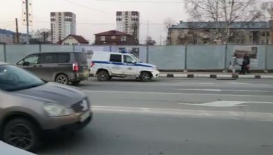 На Сахалинской легковушка пересекла сплошную и столкнулась с полицией