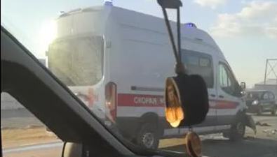 Внедорожник и карета скорой помощи столкнулись на въезде в Троицкое