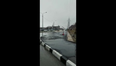 Потоки грязи со стройки манежа топят южно-сахалинские улицы